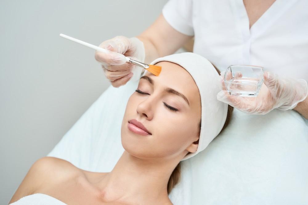 Brighten & Revive Facial – 60 Minutes