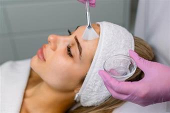 Brighten & Revive Facial – 60 Minutes